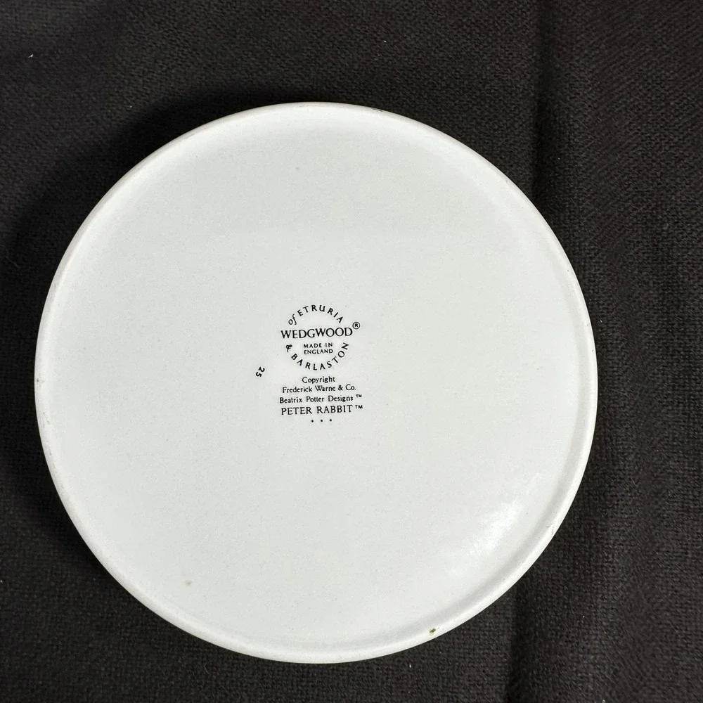 2 pc Beatrix Potter PETER RABBIT Wedgwood of Etruria & Barlaston Child Dish Set - Picture 8 of 10
